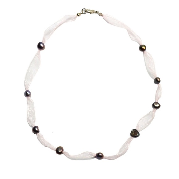 Pearl and Ribbon Necklace - Picture 6 of 6